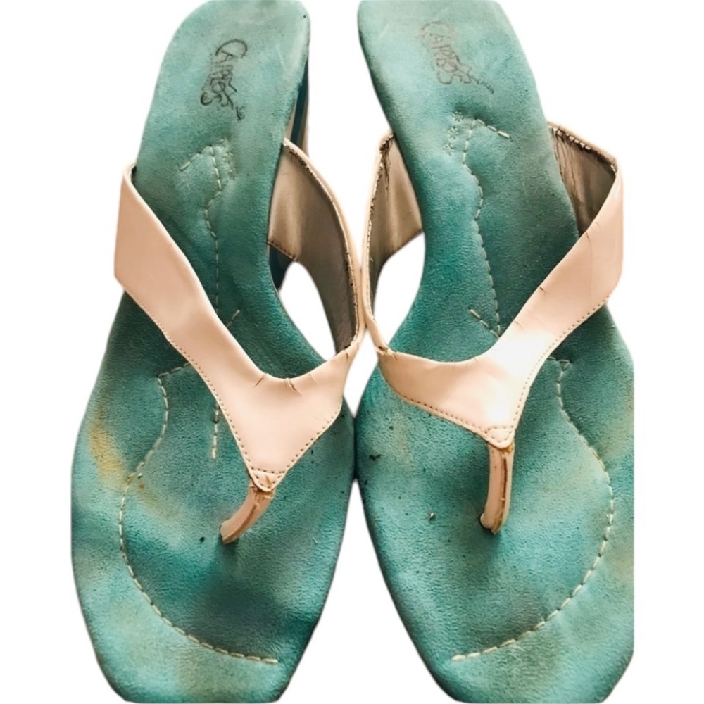 𝅺Carlos Santana size 10 white & aqua thong  shades of blue platform wedge